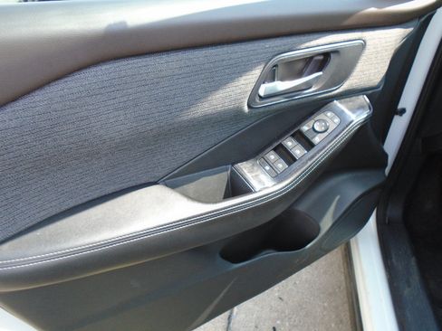 Used 2023 Nissan Rogue SV FWD image 19