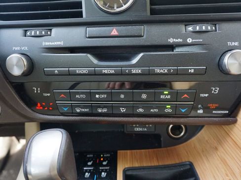 Used 2020 Lexus RX 350L Premium w/ Premium Package image 12