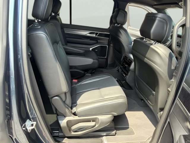 Used 2025 Jeep Wagoneer Series III w/ Premium Group I AWD/4WD image 35