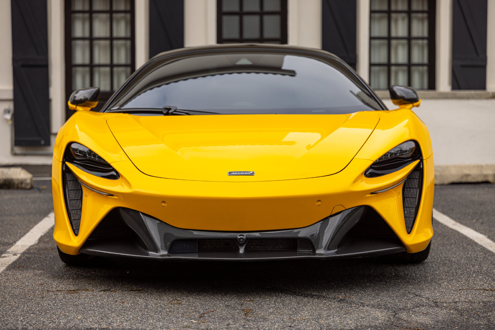 Used 2023 McLaren Artura RWD image 40