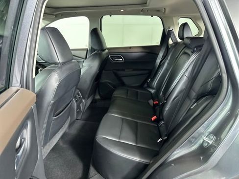 Used 2021 Nissan Rogue SV w/ Premium Package image 25