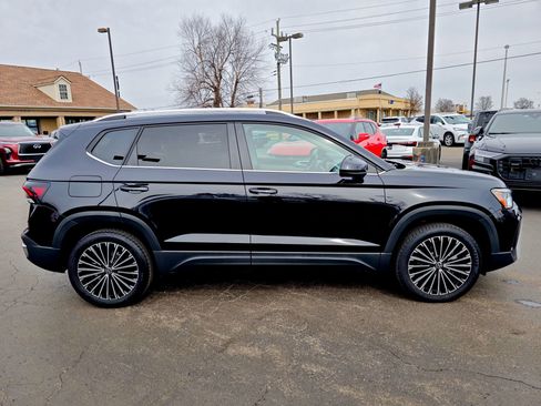 Used 2025 Volkswagen Taos SE image 20