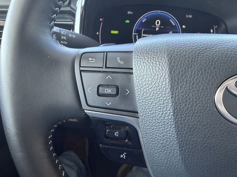 Used 2025 Toyota Camry SE image 15