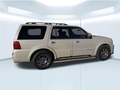Used 2005 Lincoln Navigator Luxury image 16