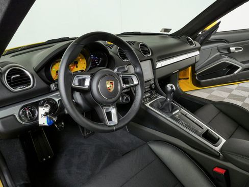Used 2023 Porsche 718 Cayman GTS RWD image 4