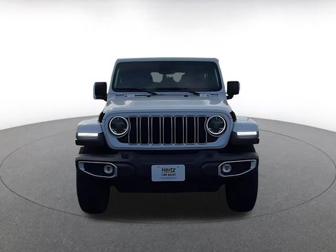 Used 2025 Jeep Wrangler Unlimited Sahara AWD/4WD image 4