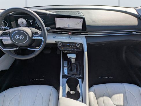 Used 2023 Hyundai Elantra Limited image 13
