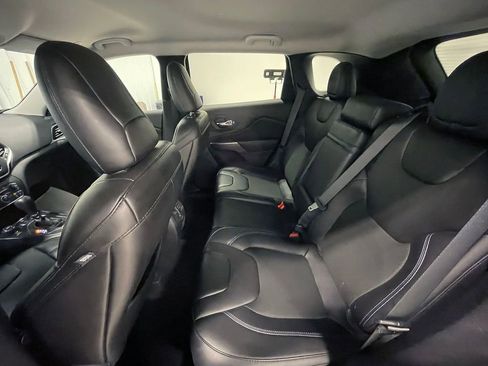 Used 2019 Jeep Cherokee Latitude Plus image 20