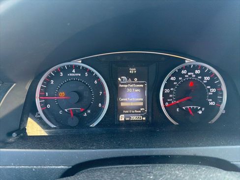 Used 2016 Toyota Camry XLE image 9