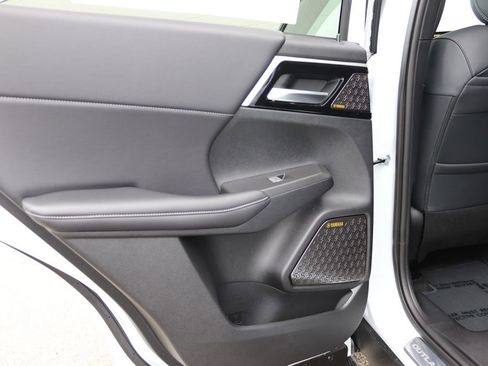 New 2026 Mitsubishi Outlander SE AWD/4WD image 16