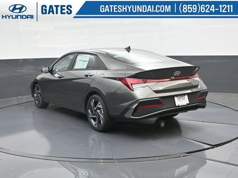 Used 2025 Hyundai Elantra Sport image 8