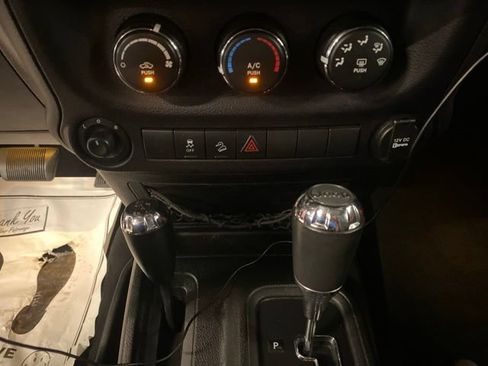 Used 2015 Jeep Wrangler Unlimited Sport w/ Quick Order Package 24S AWD/4WD image 18
