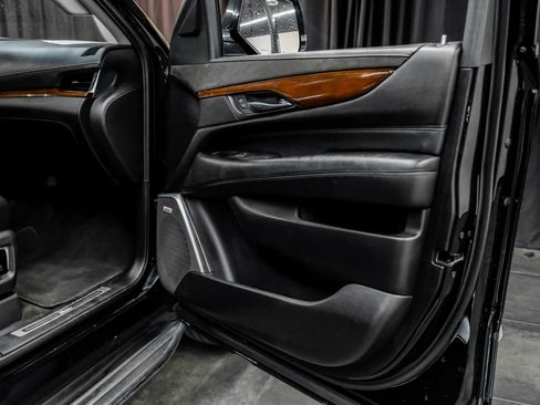 Used 2020 Cadillac Escalade ESV Luxury RWD image 55