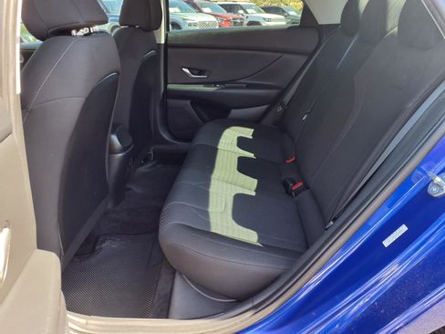 Certified 2023 Hyundai Elantra SE FWD image 17
