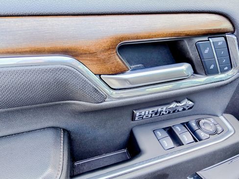 Used 2024 Chevrolet Silverado 1500 High Country w/ Technology Package image 12