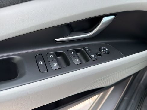 New 2026 Hyundai Elantra Limited FWD image 32