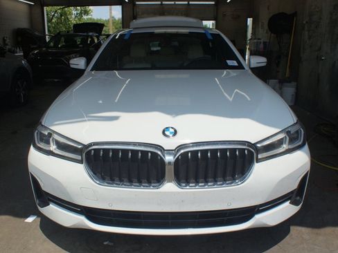Used 2022 BMW 530i w/ Premium Package RWD image 4