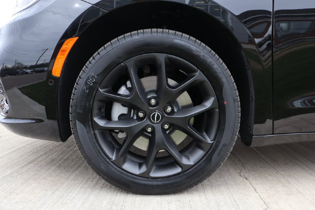 New 2026 Chrysler Pacifica Limited w/ S Appearance Package AWD/4WD image 29
