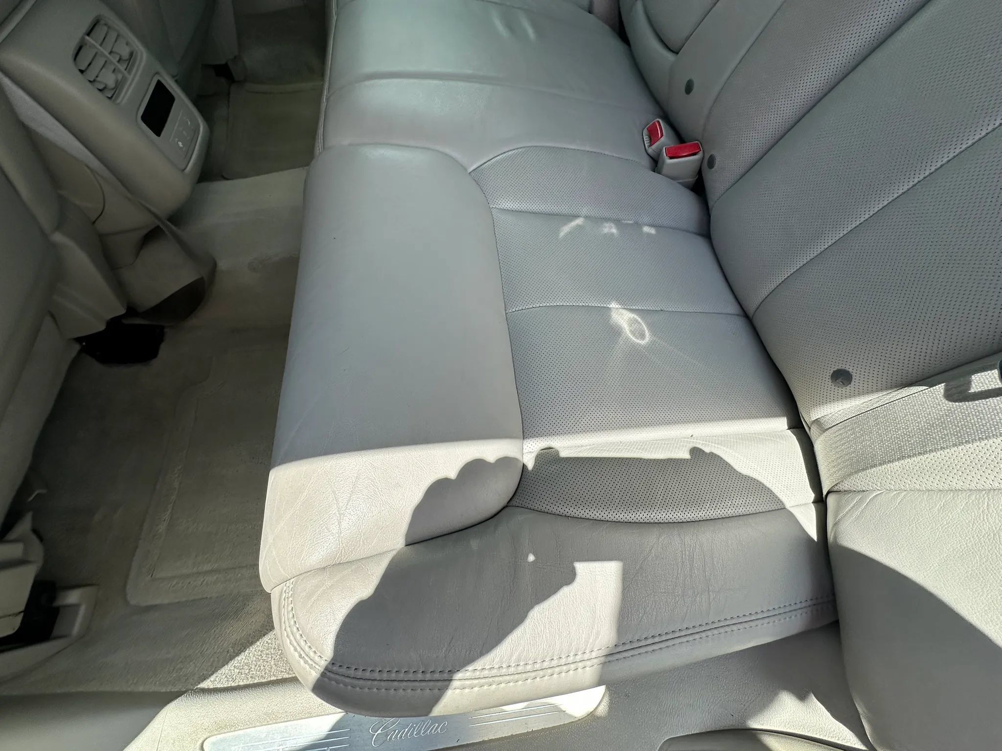 Used 2010 Cadillac DTS Luxury FWD image 30