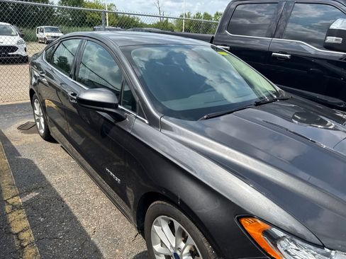 Used 2019 Ford Fusion SE FWD image 24