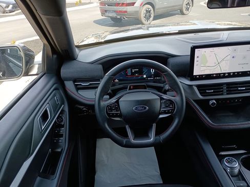 Used 2025 Ford Explorer ST-Line w/ ST-Line Street Pack image 20