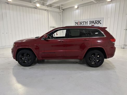 Used 2015 Jeep Grand Cherokee Altitude image 2