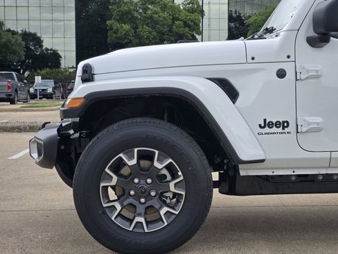 New 2026 Jeep Gladiator Sport AWD/4WD image 11