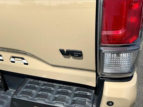 Used 2020 Toyota Tacoma TRD Sport w/ Technology Package image 23