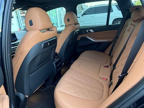 Used 2024 BMW X5 sDrive40i w/ M Sport Package RWD image 3
