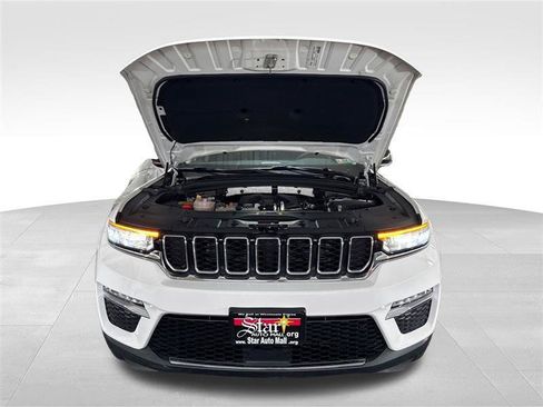 Used 2023 Jeep Grand Cherokee 4WD 4xe image 11