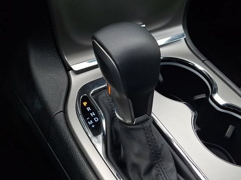 Used 2018 Jeep Grand Cherokee Laredo AWD/4WD image 15