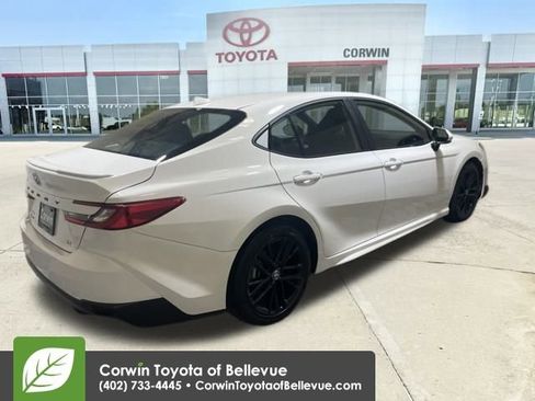 Used 2025 Toyota Camry SE image 5