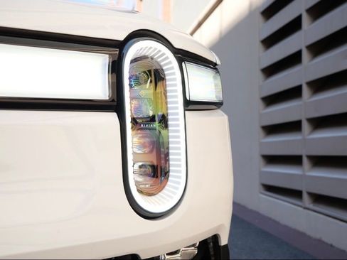 Used 2023 Rivian R1T Adventure image 28