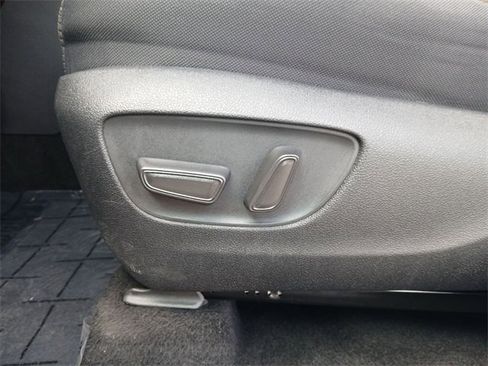 Used 2024 Toyota Highlander LE image 41