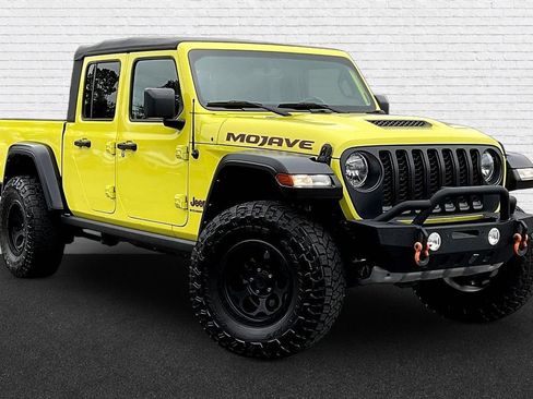 Used 2023 Jeep Gladiator Mojave AWD/4WD image 3
