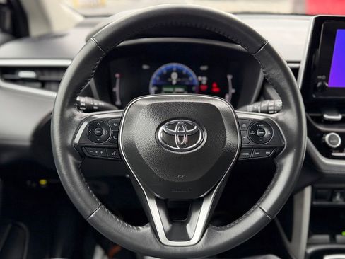 Used 2025 Toyota Corolla Cross XLE AWD/4WD image 12