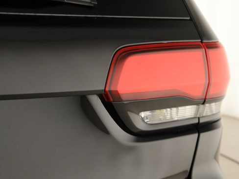 Used 2021 Jeep Grand Cherokee Laredo X RWD image 30