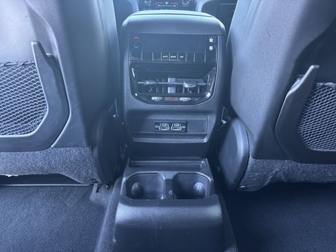 Used 2024 Jeep Grand Cherokee L Laredo image 32