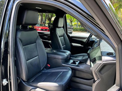 Used 2024 Chevrolet Suburban LT image 8