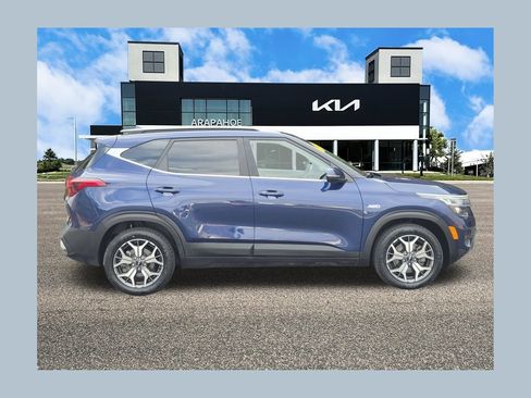 Used 2023 Kia Seltos EX AWD/4WD image 1