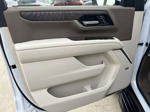 New 2026 GMC Yukon XL Denali image 10