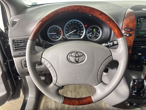 Used 2005 Toyota Sienna XLE Limited w/ XLE Limited Pkg 2 AWD/4WD image 30