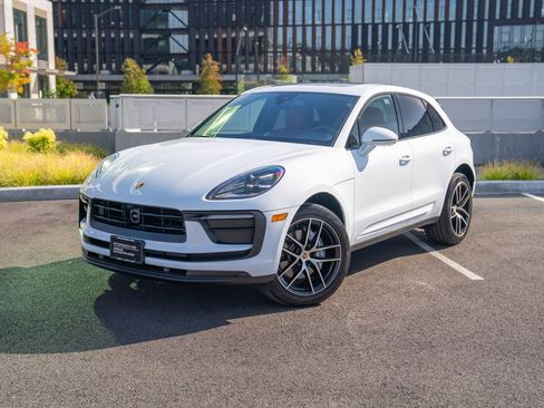 Certified 2026 Porsche Macan AWD/4WD image 1