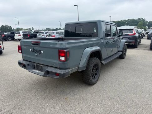 Used 2025 Jeep Gladiator Sport AWD/4WD image 6