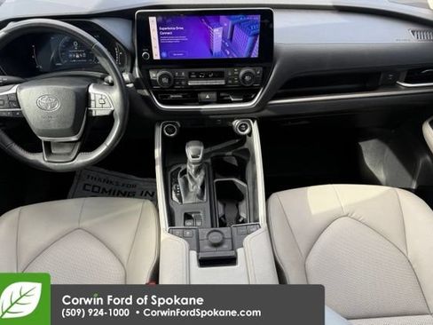 Used 2024 Toyota Grand Highlander AWD image 14