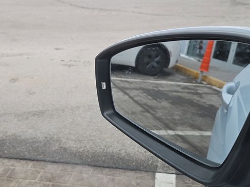 Used 2019 Volkswagen Tiguan SE w/ Panoramic Sunroof Package image 15