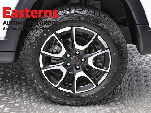Used 2025 Jeep Compass Trailhawk AWD/4WD image 8