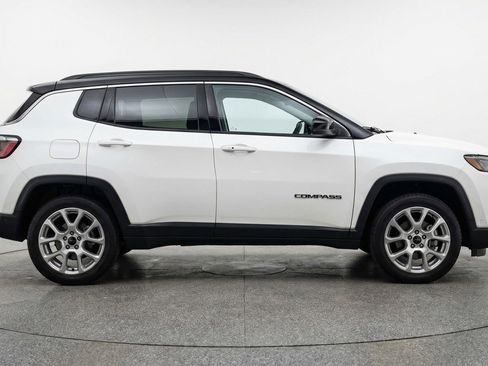 Used 2025 Jeep Compass Limited AWD/4WD image 11