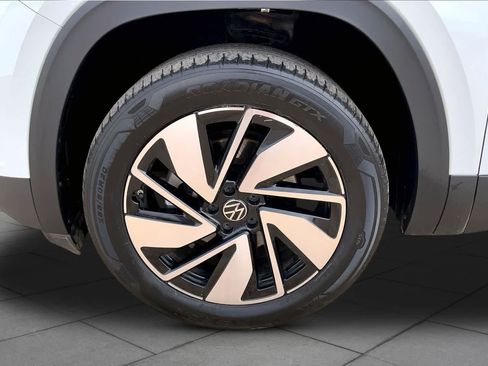 Used 2024 Volkswagen Atlas SE FWD image 11