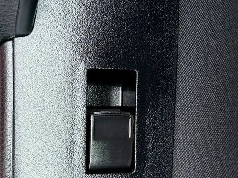 Used 2015 Toyota Corolla LE FWD image 32